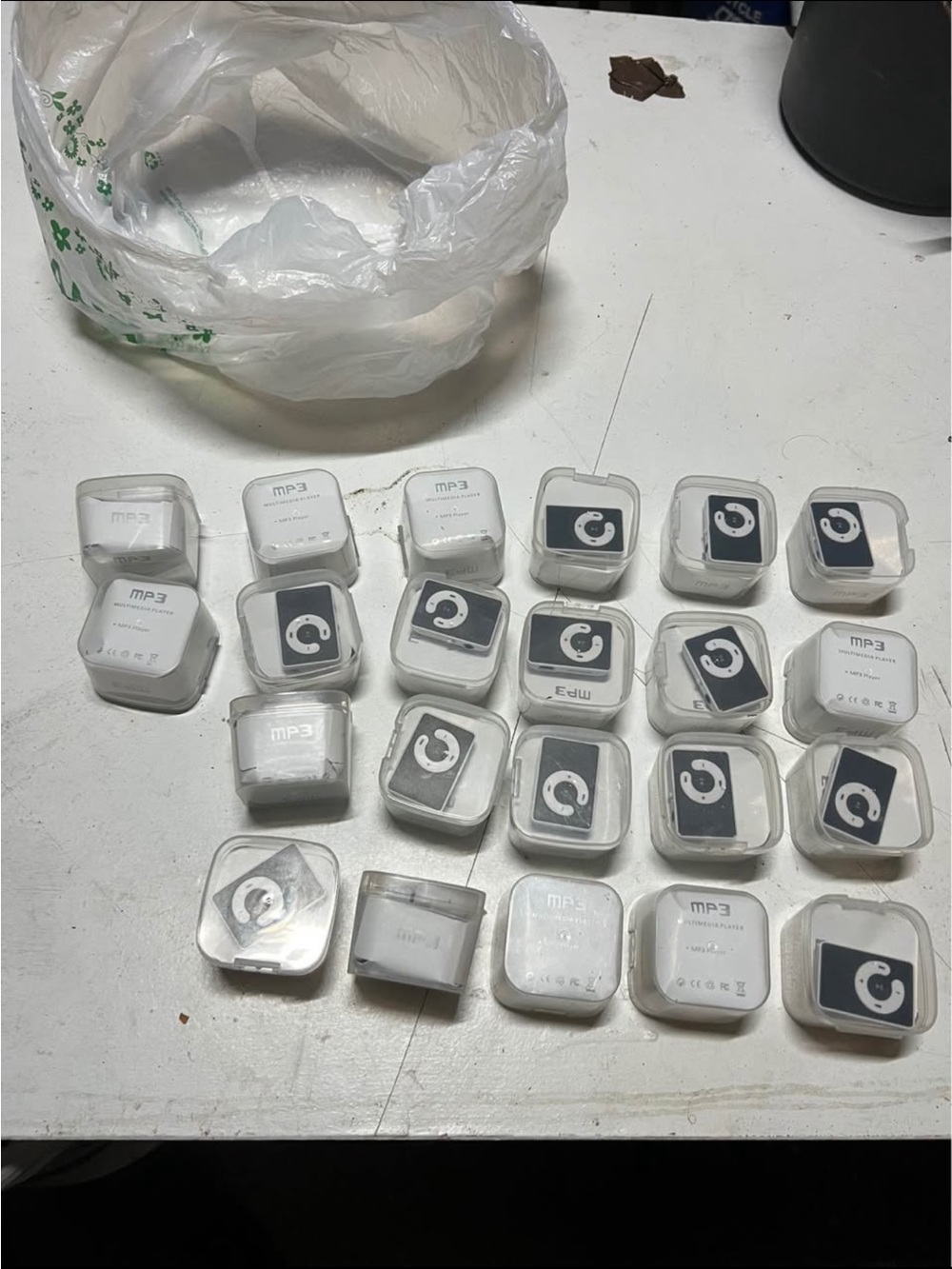 White MP3 Player Earbud-Style Accessories (Lot)